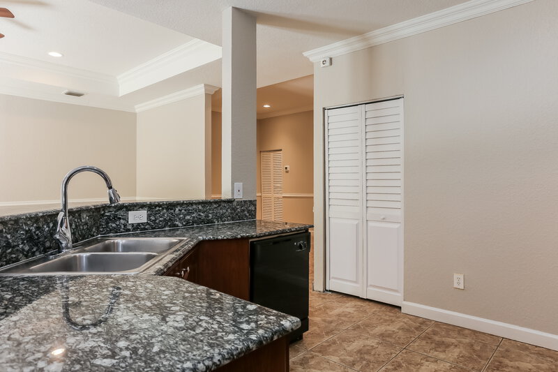2,950/Mo, 2968 NW 6 CT Fort Lauderdale, FL 33311 Kitchen View 2