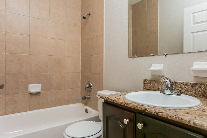 2,950/Mo, 2968 NW 6 CT Fort Lauderdale, FL 33311 Bathroom View