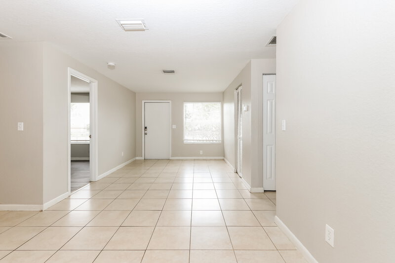 2,600/Mo, 5812 Gramercy Drive West Palm Beach, FL 33407 Living Room View