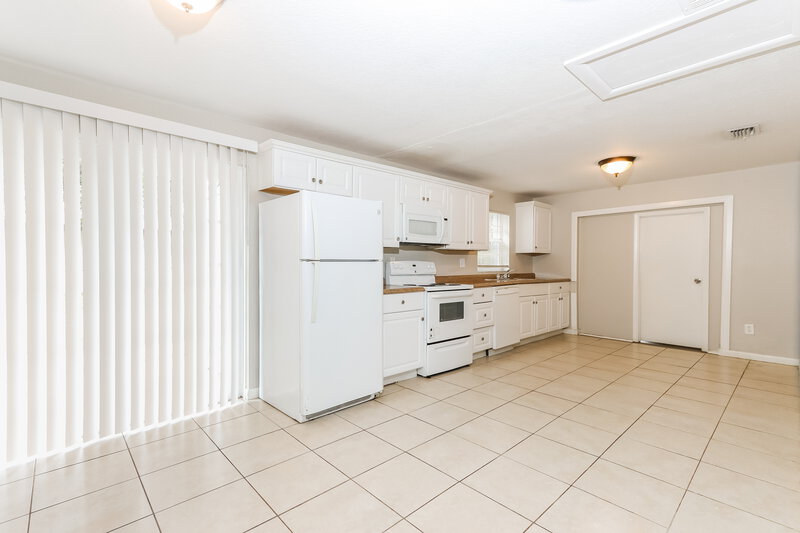 2,600/Mo, 5812 Gramercy Drive West Palm Beach, FL 33407 Dining Room View