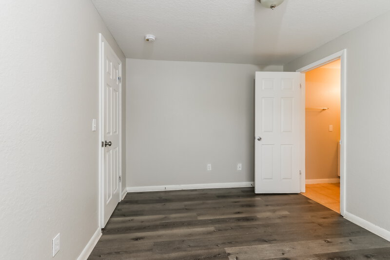 2,600/Mo, 5812 Gramercy Drive West Palm Beach, FL 33407 Main Bedroom View 2