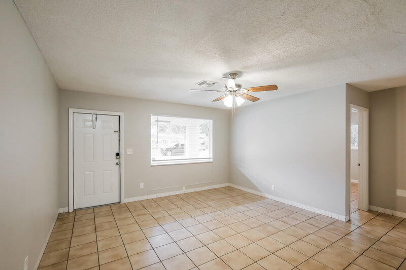 2,215/Mo, 3681 NE 15th Terrace Pompano Beach, FL 33064 Living Room View 2