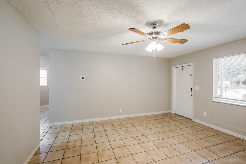 2,215/Mo, 3681 NE 15th Terrace Pompano Beach, FL 33064 Living Room View 3