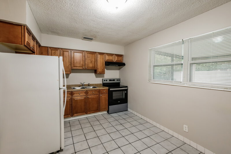 2,215/Mo, 3681 NE 15th Terrace Pompano Beach, FL 33064 Kitchen View