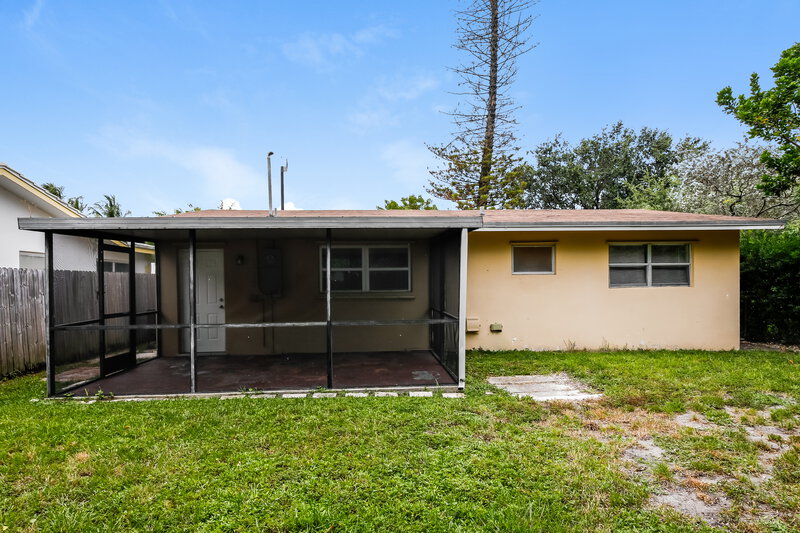 2,215/Mo, 3681 NE 15th Terrace Pompano Beach, FL 33064 Rear View