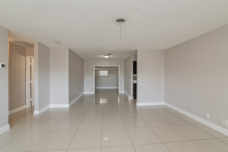 2,295/Mo, 1321 SW 21st Way Delray Beach, FL 33445 Living Room View 3