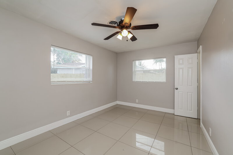 2,295/Mo, 1321 SW 21st Way Delray Beach, FL 33445 Main Bedroom View