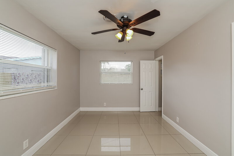 2,295/Mo, 1321 SW 21st Way Delray Beach, FL 33445 Main Bedroom View 2