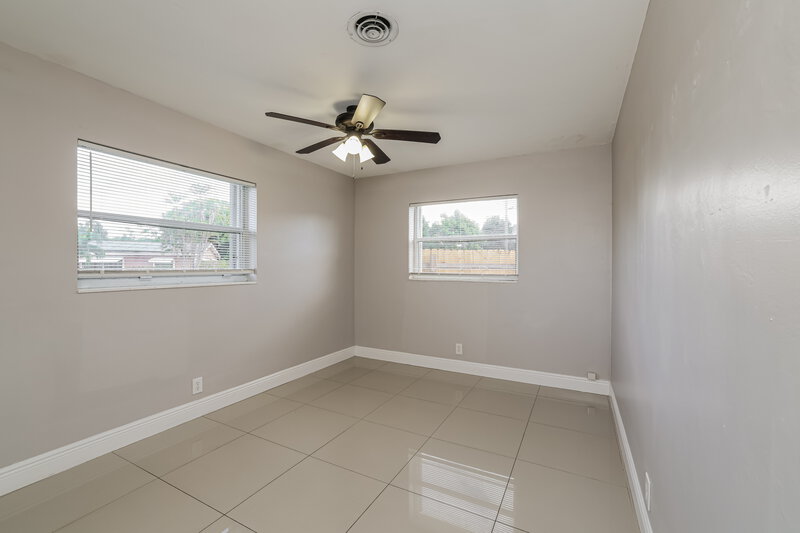 2,295/Mo, 1321 SW 21st Way Delray Beach, FL 33445 Bedroom View