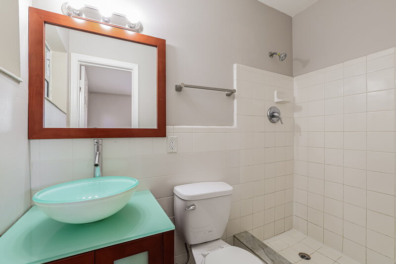 2,295/Mo, 1321 SW 21st Way Delray Beach, FL 33445 Bathroom View 2