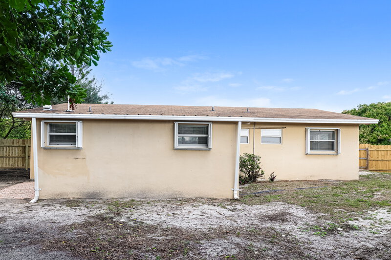 2,295/Mo, 1321 SW 21st Way Delray Beach, FL 33445 Rear View