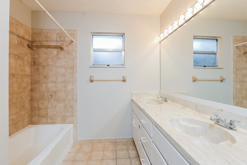 2,190/Mo, 3114 S 22nd Street Fort Pierce, FL 34982 Main Bathroom View