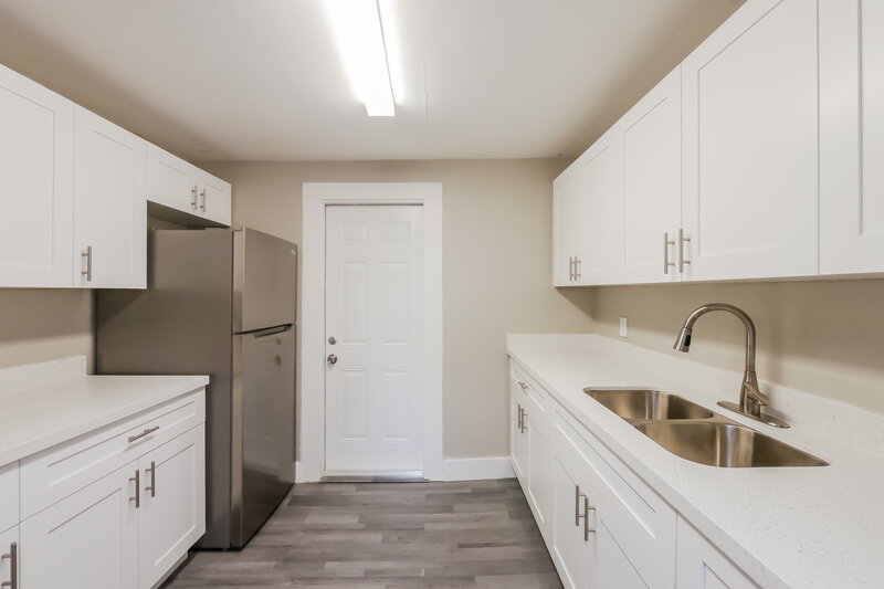 2,095/Mo, 1115 N Andrews Ave Fort Lauderdale, FL 33311 Kitchen View 2