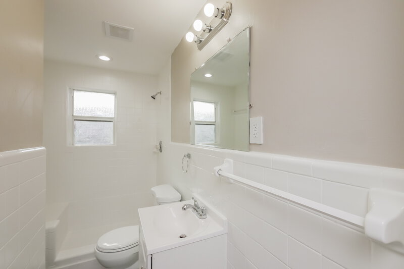 2,095/Mo, 1115 N Andrews Ave Fort Lauderdale, FL 33311 Bathroom View
