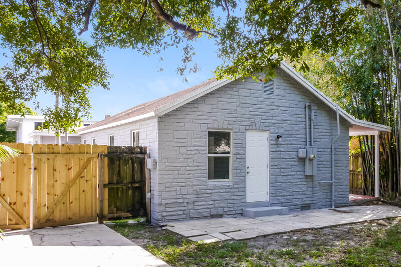 2,095/Mo, 1115 N Andrews Ave Fort Lauderdale, FL 33311 Rear View