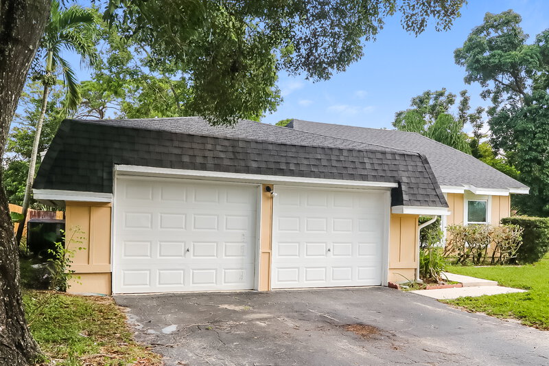 2,895/Mo, 719 Place Chateau Delray Beach, FL 33445 Front View