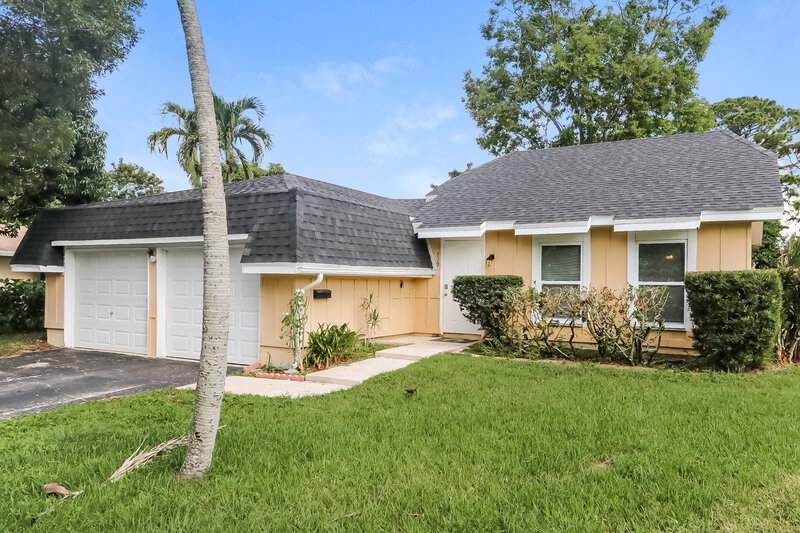 2,895/Mo, 719 Place Chateau Delray Beach, FL 33445 Front View 2