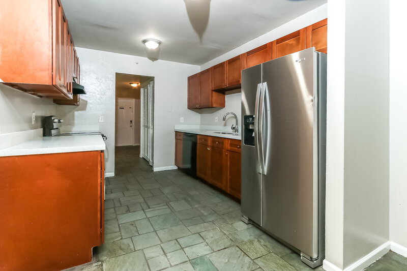 2,895/Mo, 719 Place Chateau Delray Beach, FL 33445 Kitchen View