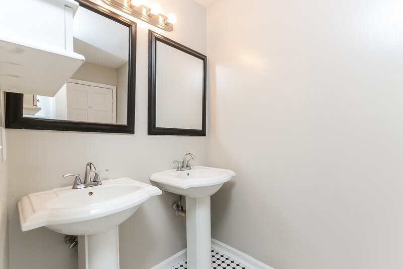 2,895/Mo, 719 Place Chateau Delray Beach, FL 33445 Bathroom View