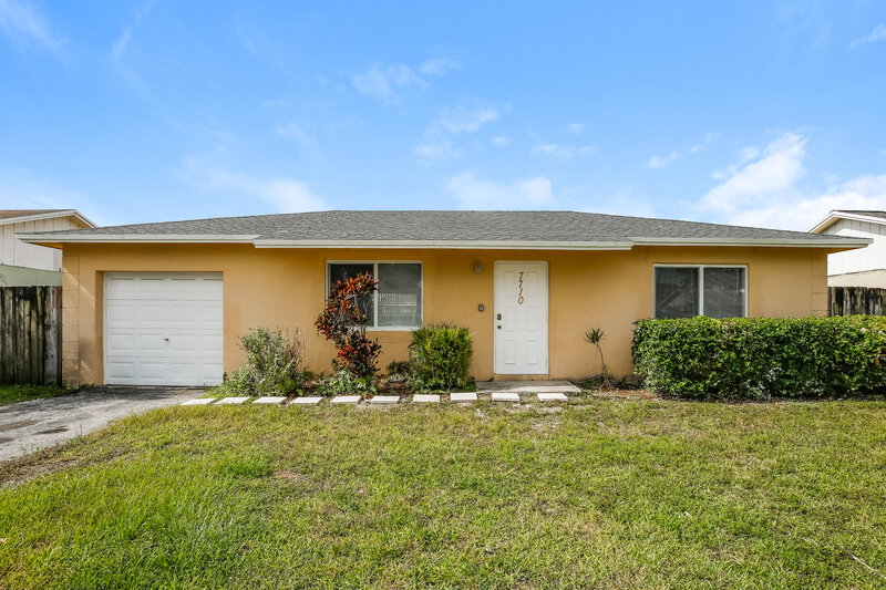 2,280/Mo, 7710 SW 6th Street North Lauderdale, FL 33068 External View