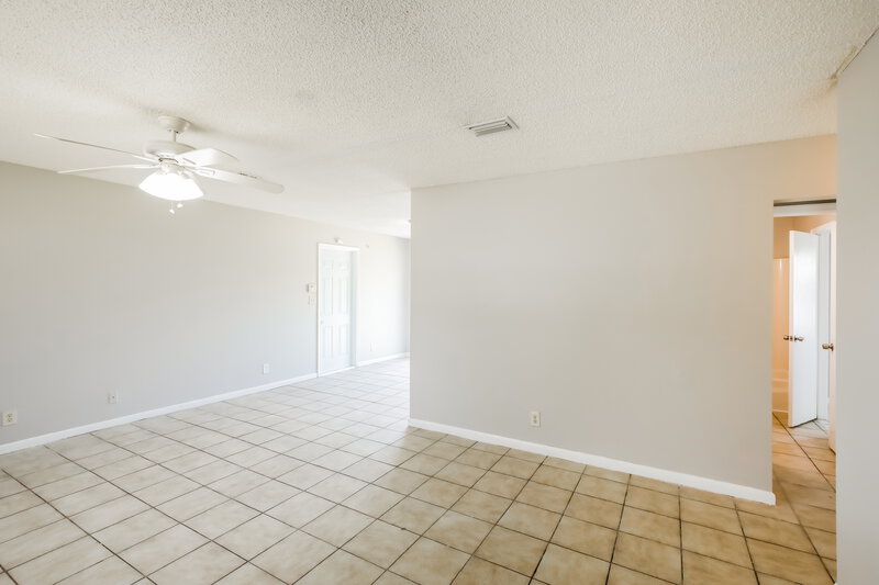 2,280/Mo, 7710 SW 6th Street North Lauderdale, FL 33068 Living Room View