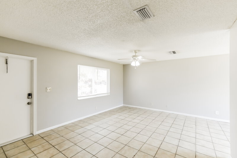 2,280/Mo, 7710 SW 6th Street North Lauderdale, FL 33068 Living Room View 2