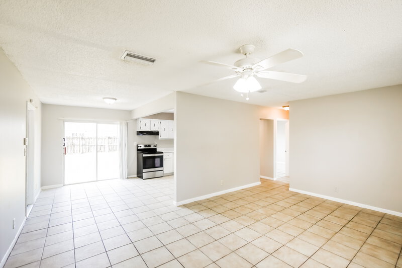 2,280/Mo, 7710 SW 6th Street North Lauderdale, FL 33068 Living Room View 3