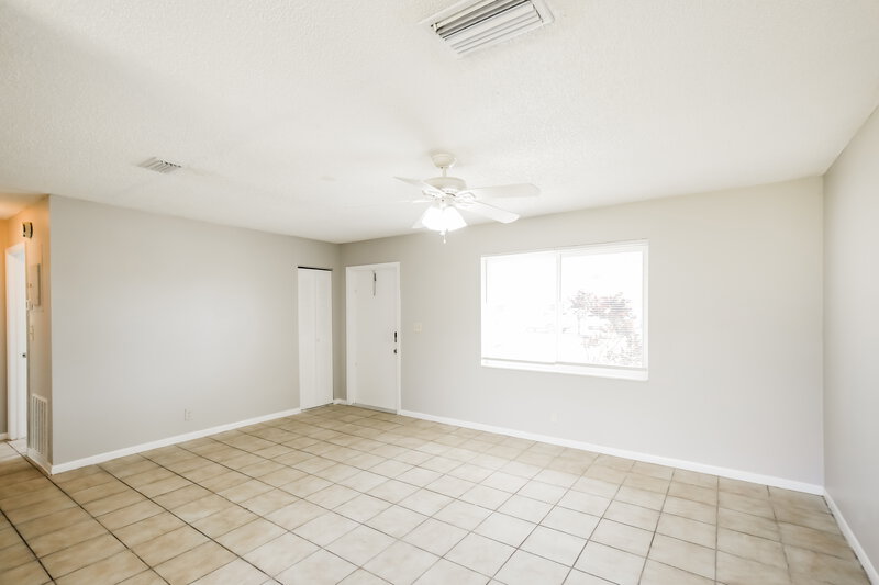 2,280/Mo, 7710 SW 6th Street North Lauderdale, FL 33068 Living Room View 4