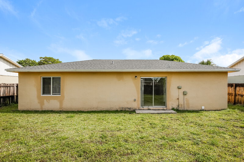 2,280/Mo, 7710 SW 6th Street North Lauderdale, FL 33068 Rear View