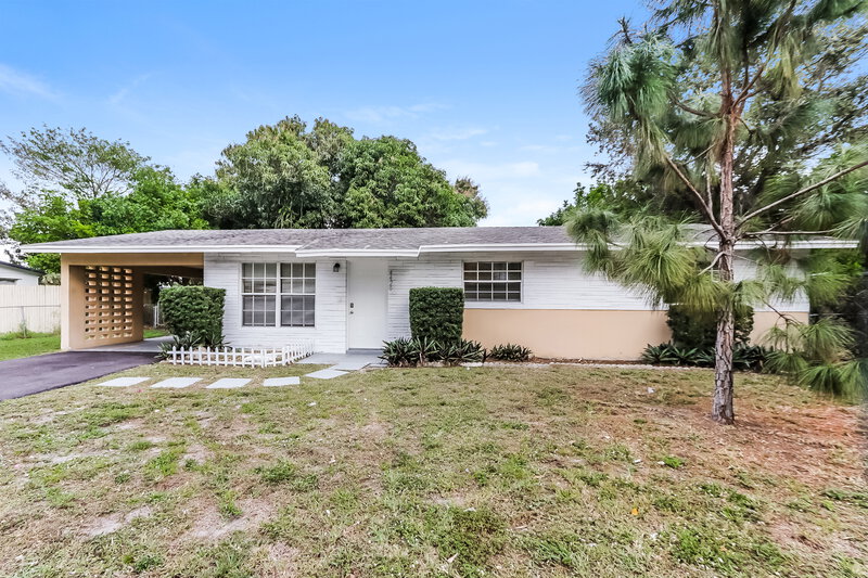 2,250/Mo, 4420 North Shore Drive West Palm Beach, FL 33407 External View