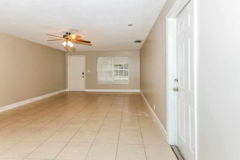 2,250/Mo, 4420 North Shore Drive West Palm Beach, FL 33407 Living Room View