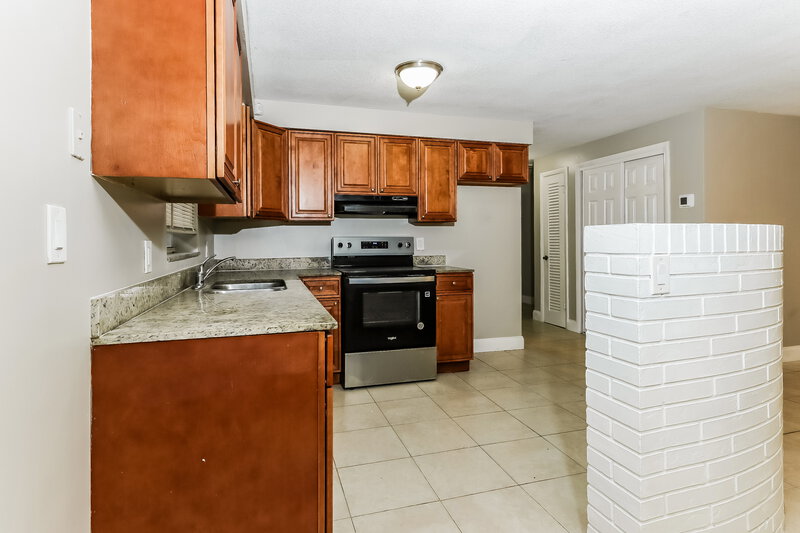 2,250/Mo, 4420 North Shore Drive West Palm Beach, FL 33407 Kitchen View