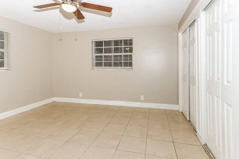 2,250/Mo, 4420 North Shore Drive West Palm Beach, FL 33407 Main Bedroom View