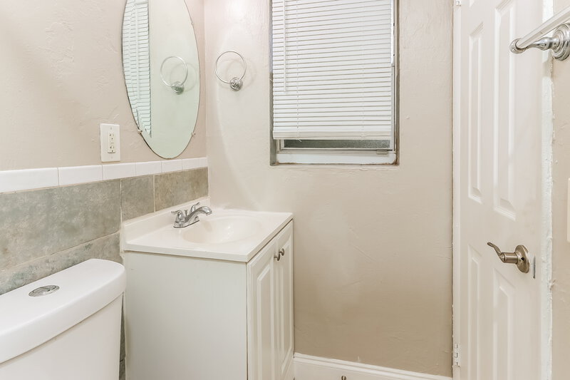 2,250/Mo, 4420 North Shore Drive West Palm Beach, FL 33407 Main Bathroom View