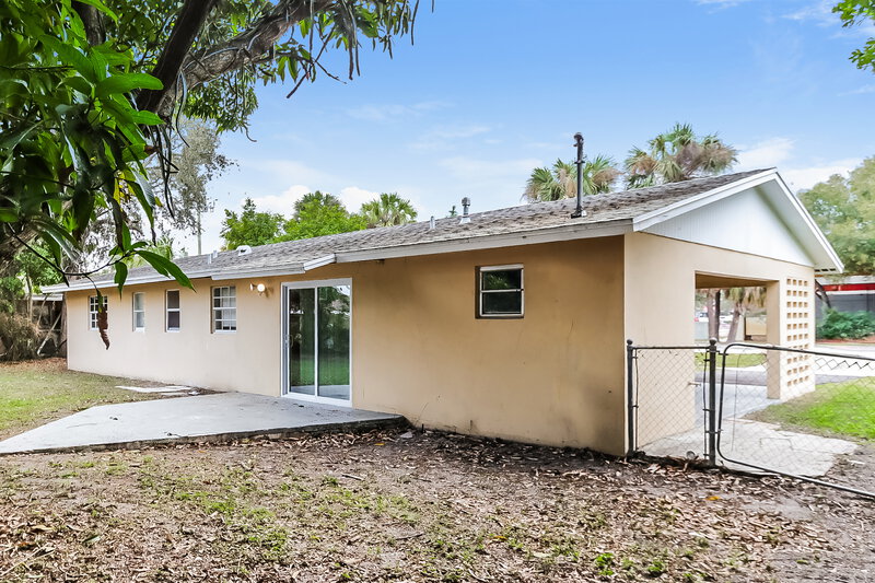 2,250/Mo, 4420 North Shore Drive West Palm Beach, FL 33407 Rear View 2