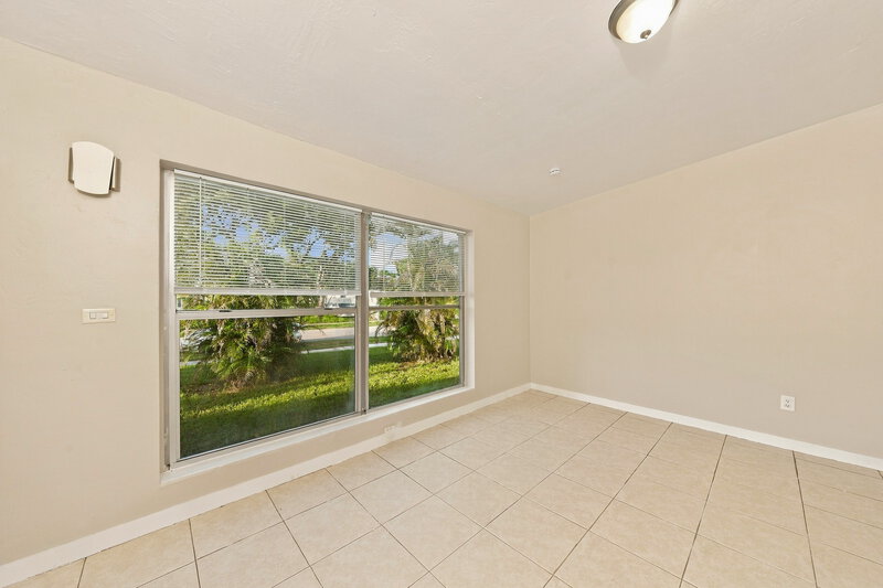 2,360/Mo, 1420 NE 40th Court Pompano Beach, FL 33064 Living Room View