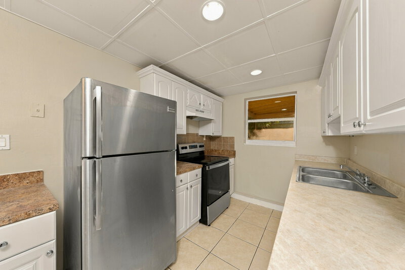 2,360/Mo, 1420 NE 40th Court Pompano Beach, FL 33064 Kitchen View