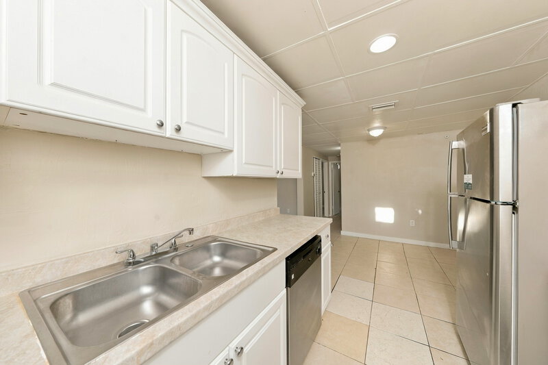 2,360/Mo, 1420 NE 40th Court Pompano Beach, FL 33064 Kitchen View 3
