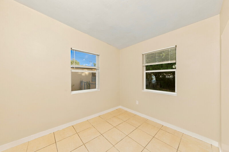 2,360/Mo, 1420 NE 40th Court Pompano Beach, FL 33064 Bedroom View 2