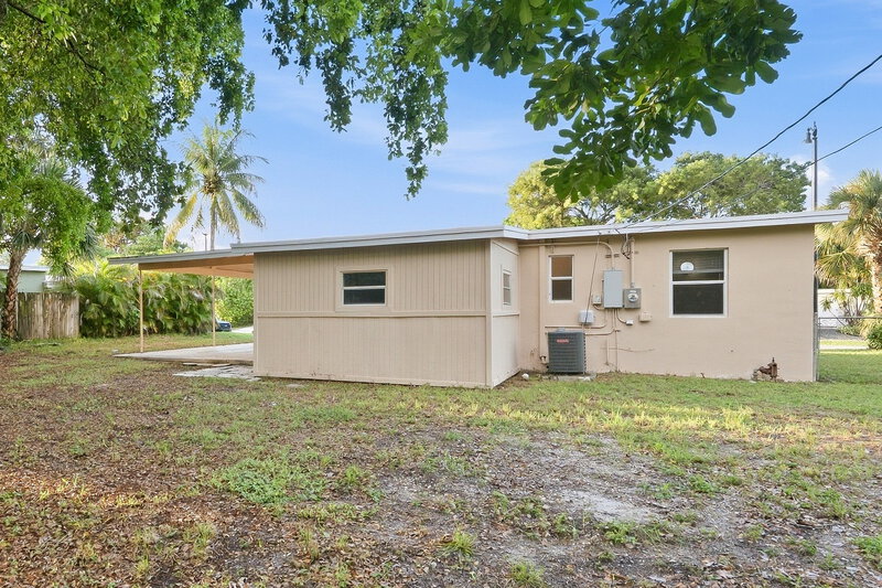 2,360/Mo, 1420 NE 40th Court Pompano Beach, FL 33064 No Caption View