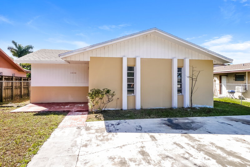 2,430/Mo, 2440 NW 139th St Opa-Locka, FL 33054 External View