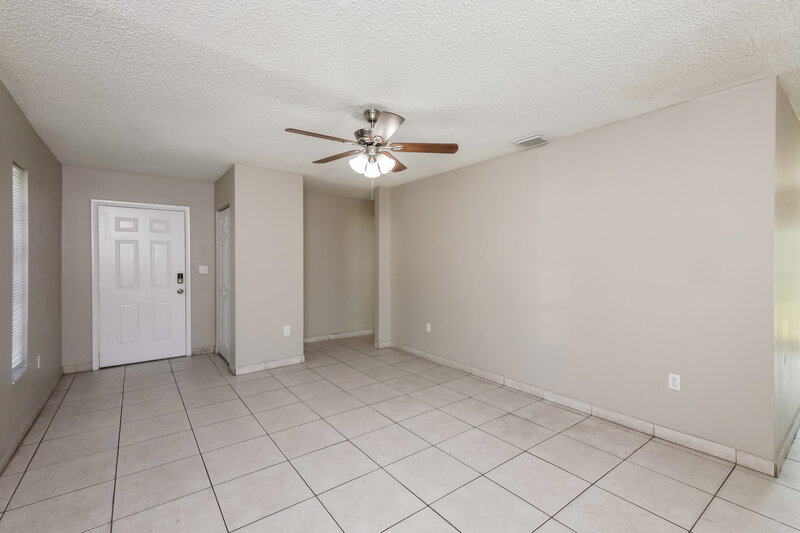 2,430/Mo, 2440 NW 139th St Opa-Locka, FL 33054 Living Room View 2