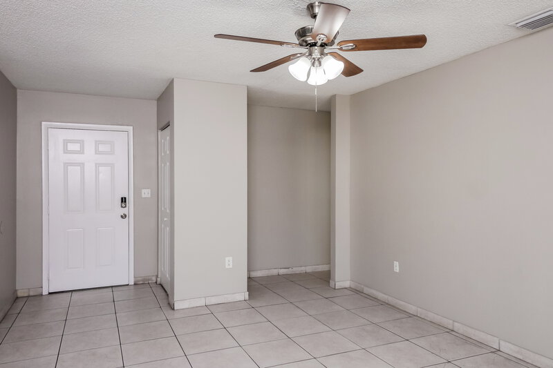 2,430/Mo, 2440 NW 139th St Opa-Locka, FL 33054 Living Room View 3