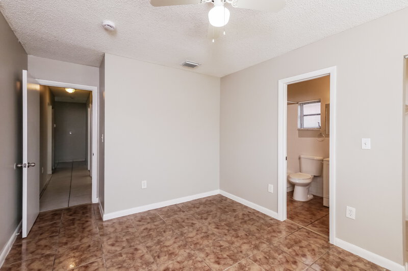 2,430/Mo, 2440 NW 139th St Opa-Locka, FL 33054 Main Bedroom View 2