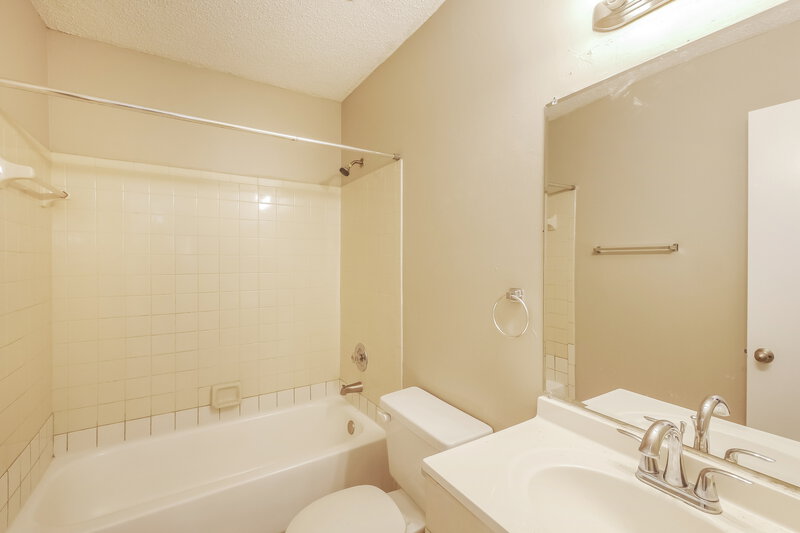 2,430/Mo, 2440 NW 139th St Opa-Locka, FL 33054 Bathroom View