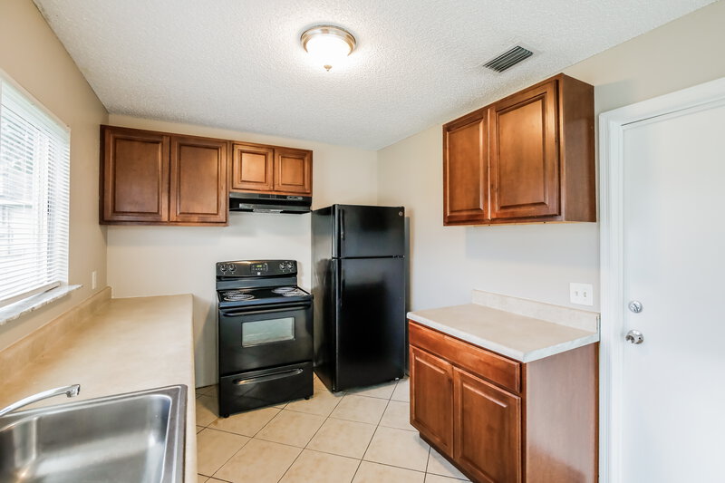 2,085/Mo, 2913 SE Ironton Avenue Port Saint Lucie, FL 34952 Kitchen View