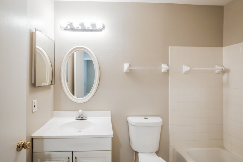 2,085/Mo, 2913 SE Ironton Avenue Port Saint Lucie, FL 34952 Bathroom View