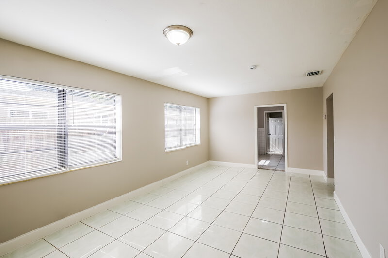 2,555/Mo, 5201 SW 24th Street West Park, FL 33023 Living Room View