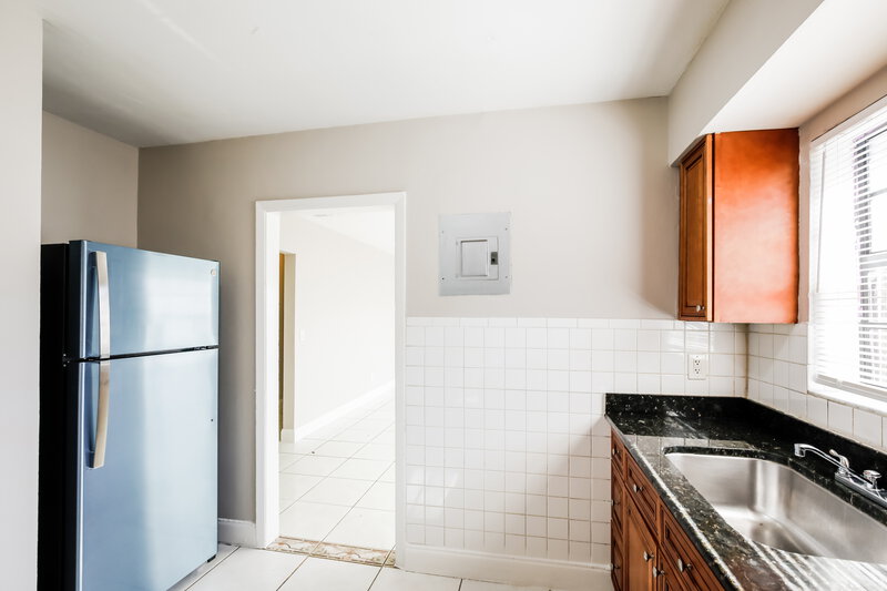 2,555/Mo, 5201 SW 24th Street West Park, FL 33023 Kitchen View 2