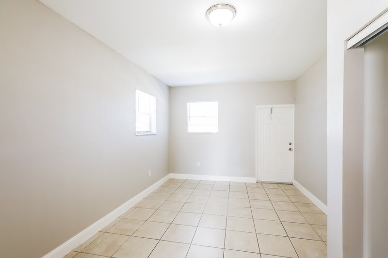 2,555/Mo, 5201 SW 24th Street West Park, FL 33023 Main Bedroom View